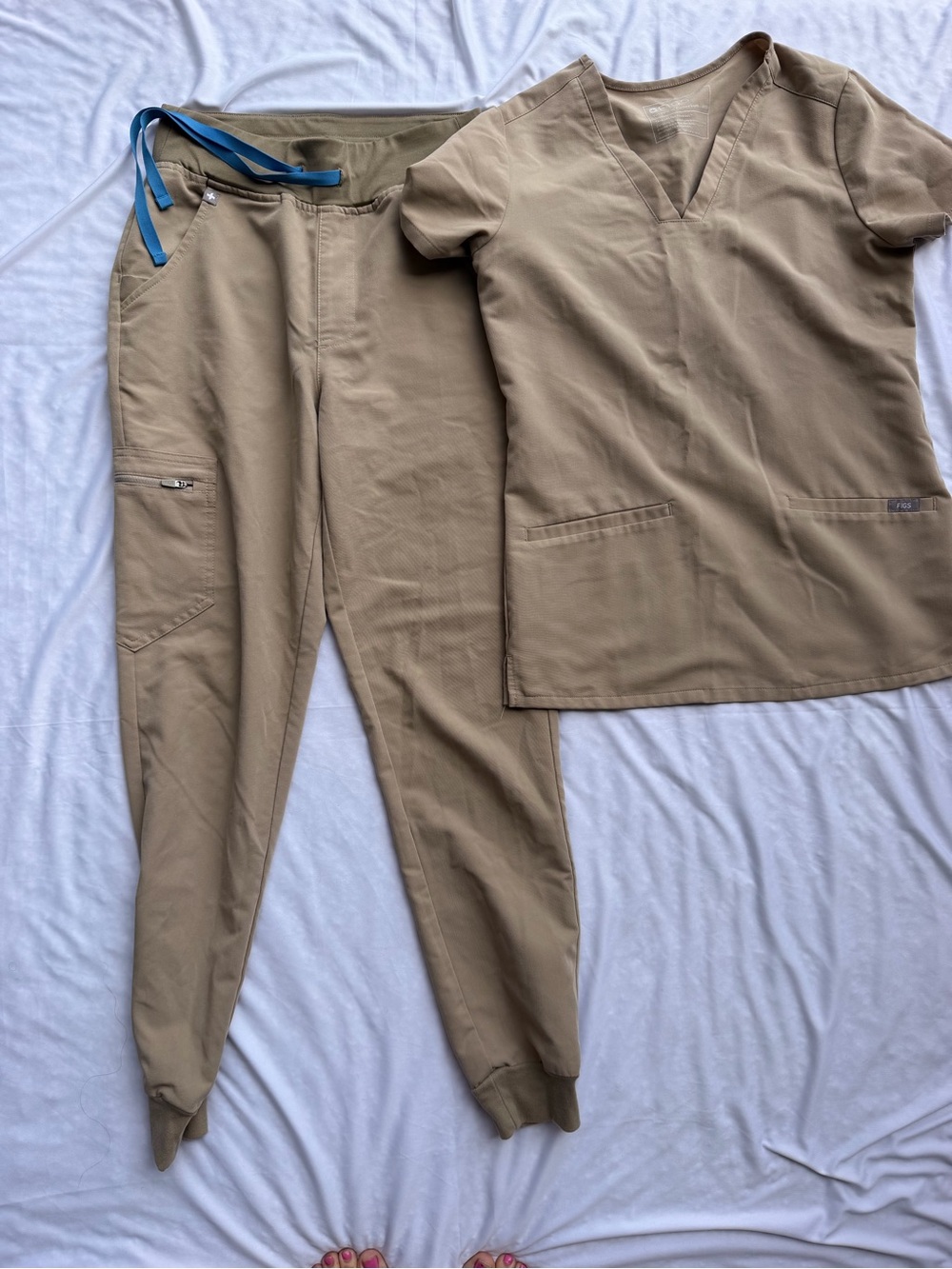 Figs Medical Scrub Set Bundle in Teal, Sky Blue, Black, Khaki, Gray - Picture 8 of 16